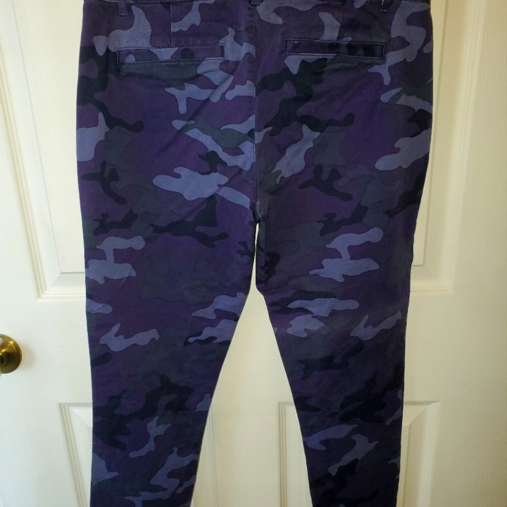 Skinny Mini Khakys by GAP Size 4.
